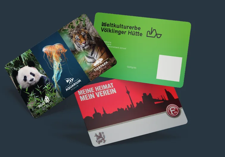 Tarjetas de plástico y papel de carta con tarjeta integrada